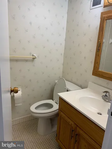 $275,000 | 801 Yale Avenue, Unit 207, Swarthmore, PA 19081