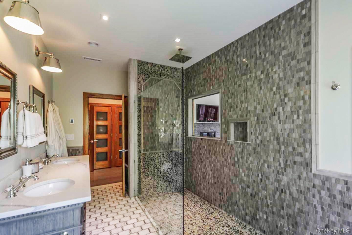 1366 Scuttle Hole Road Water Mill, NY 11976 - Photo 10 of 13