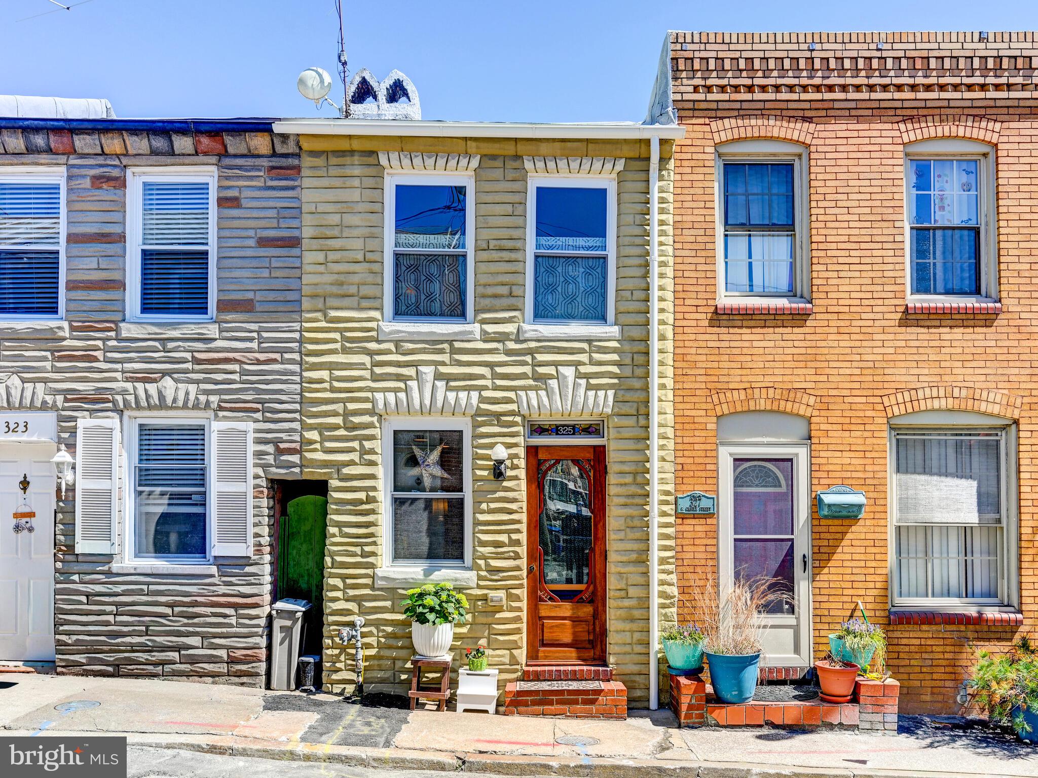325 South Castle Street Baltimore, MD 21231 - Photo 28 of 31 a front view of a brick building with many windows
