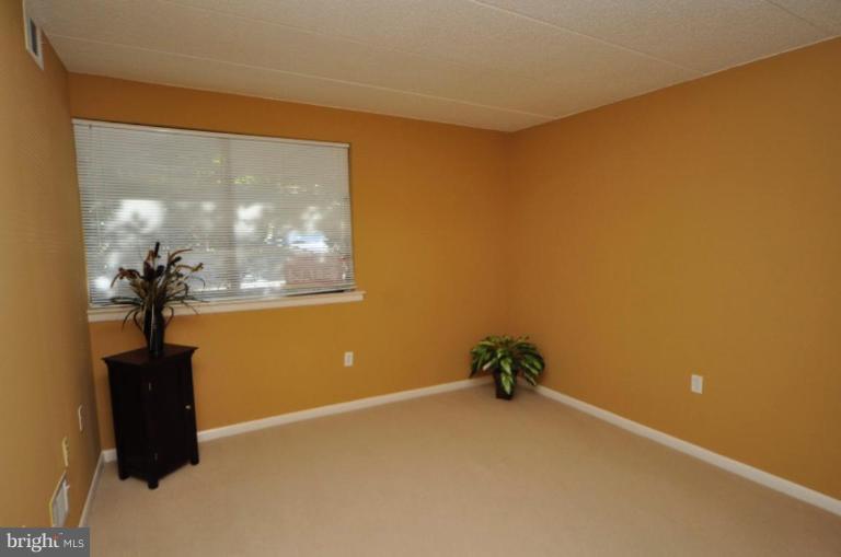 2104 Green Watch Way, Unit 11/101 Reston, VA 20191 - Photo 12 of 17 Bedroom #2