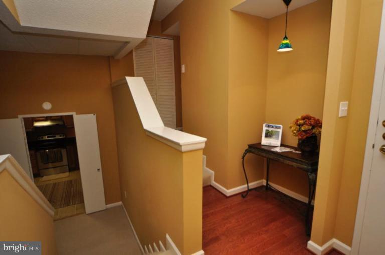2104 Green Watch Way, Unit 11/101 Reston, VA 20191 - Photo 5 of 17 Entrance / Foyer