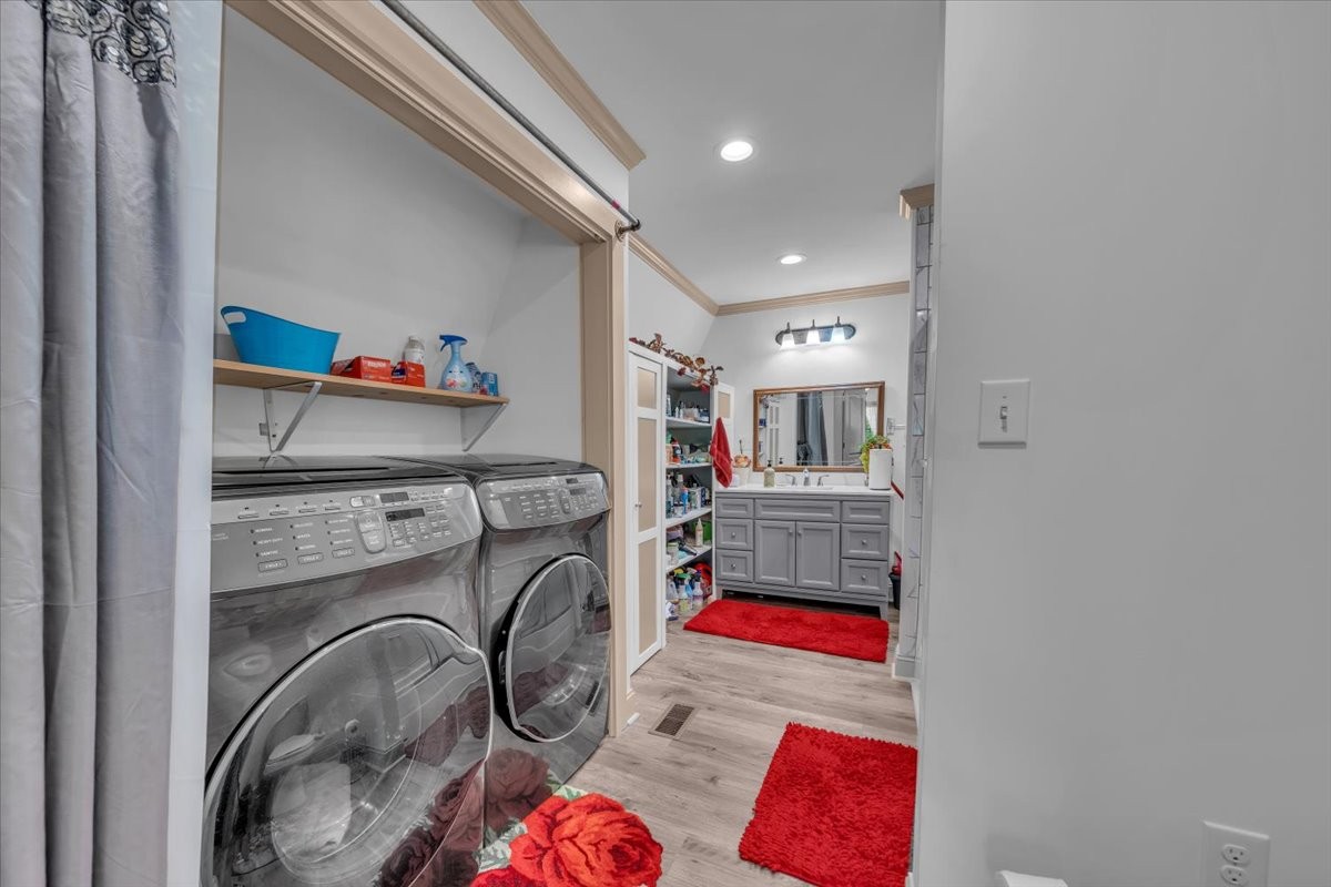 475 Lost Creek Road Lynchburg, TN 37352 - Photo 17 of 34 a utility room with dryer and washer