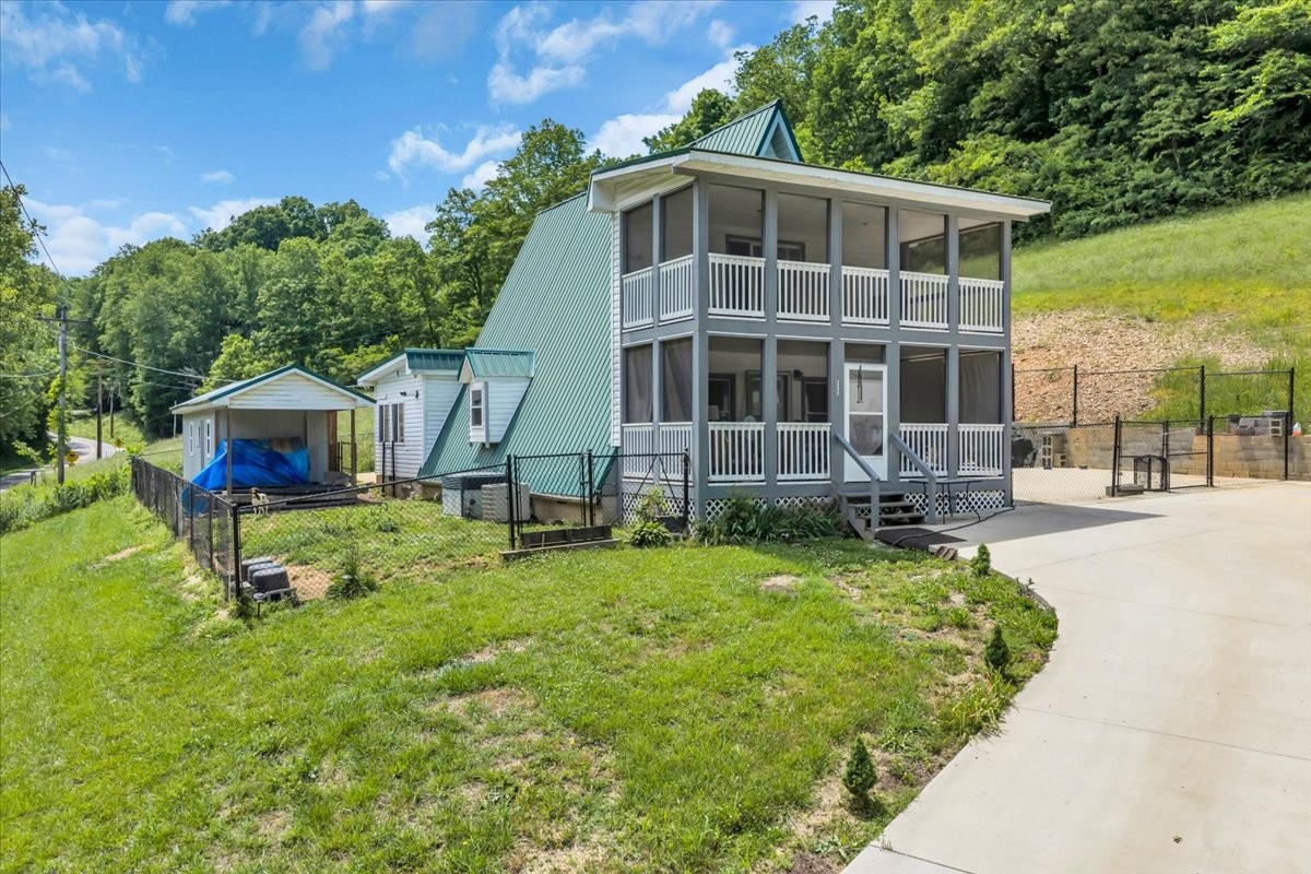 475 Lost Creek Road Lynchburg, TN 37352 - Photo 3 of 34 a front view of a house with garden