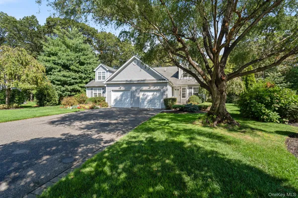 $415,000 | 10 Gettysburg Drive, Port Jefferson Station, NY 11776