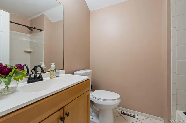 $469,999 | 10 Gettysburg Drive, Port Jefferson Station, NY 11776