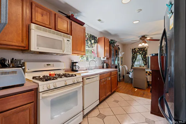 $469,999 | 10 Gettysburg Drive, Port Jefferson Station, NY 11776