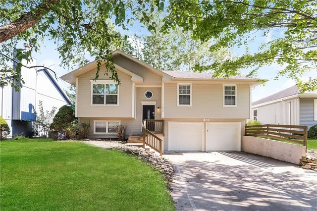 $2,345 | 11019 North Ditman Avenue, Kansas City, MO 64157