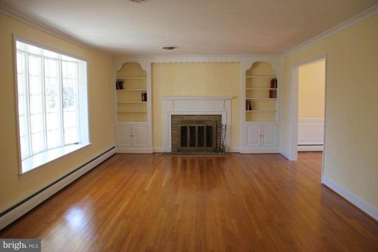 218 Ferndale Road Aberdeen, MD 21001 - Photo 2 of 22 Living Room