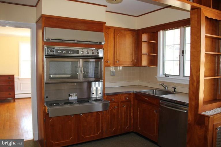 218 Ferndale Road Aberdeen, MD 21001 - Photo 6 of 22 Kitchen