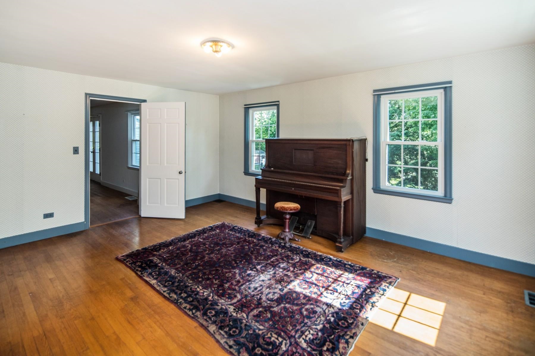 38 Linden Street Rutland, VT 05701 - Photo 7 of 32