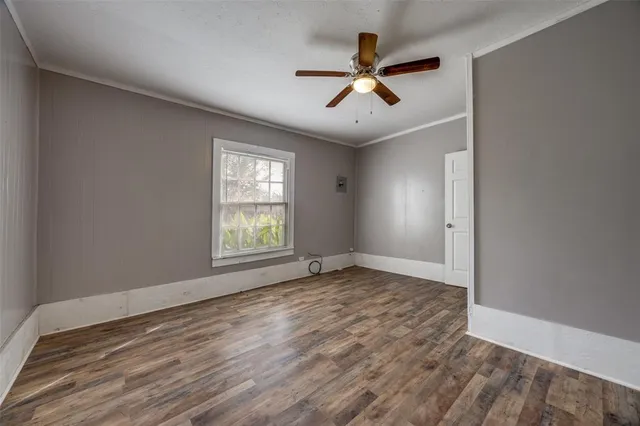 a view of a backyard of the house