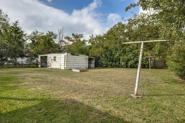 $1,300 | 407 North Jordan Street, Whitesboro, TX 76273