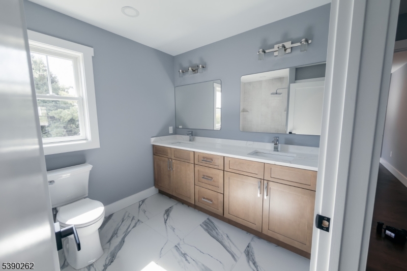 4 Hemlock Circle Warren, NJ 07059 - Photo 20 of 28 a spacious bathroom with a toilet sink and mirror