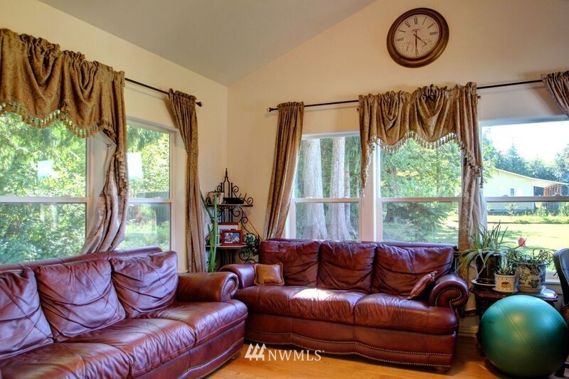 401 Burlingame Road Mount Vernon, WA 98274 - Photo 2 of 23 Gallery Image 2