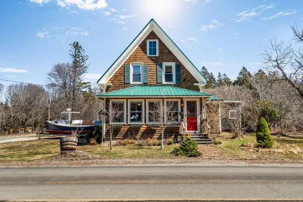 $382,000 | 281 Atlantic Road, Swans Island, ME 04685
