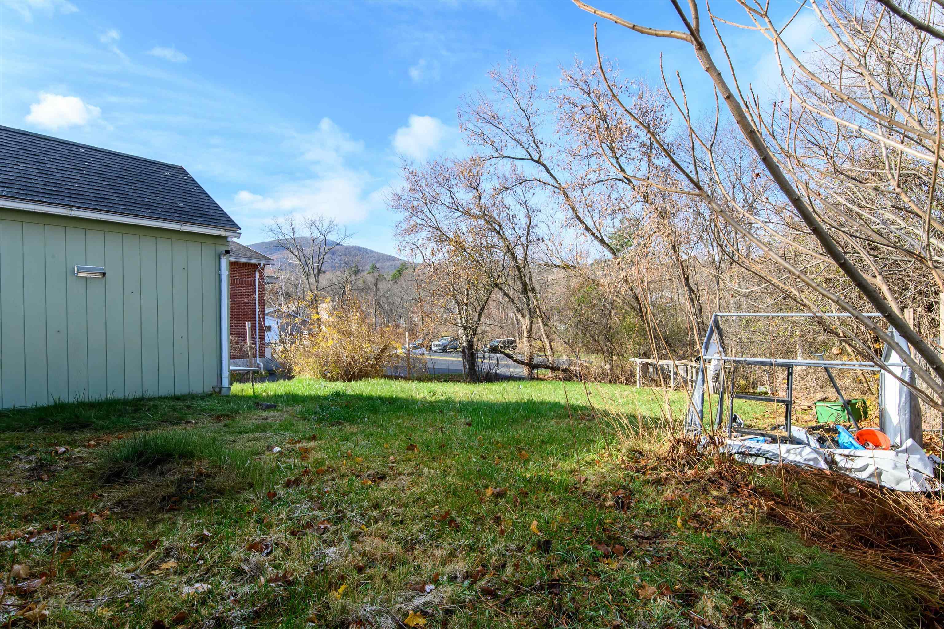 136 McKinley Street Bennington, VT 05201 - Photo 4 of 26