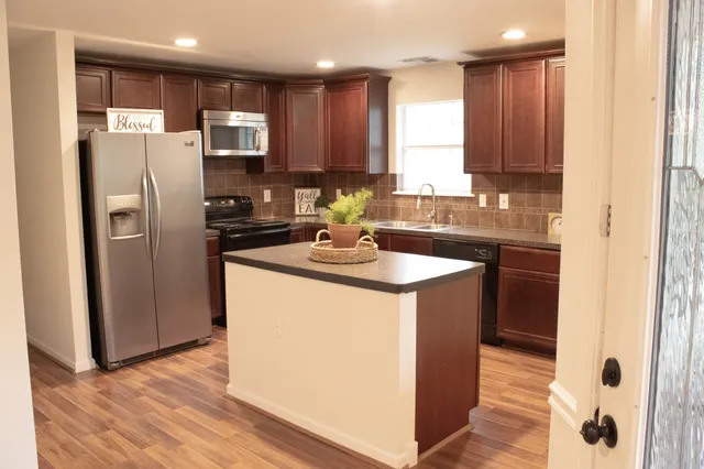 $1,500 | 13351 Park Avenue, Conroe, TX 77384