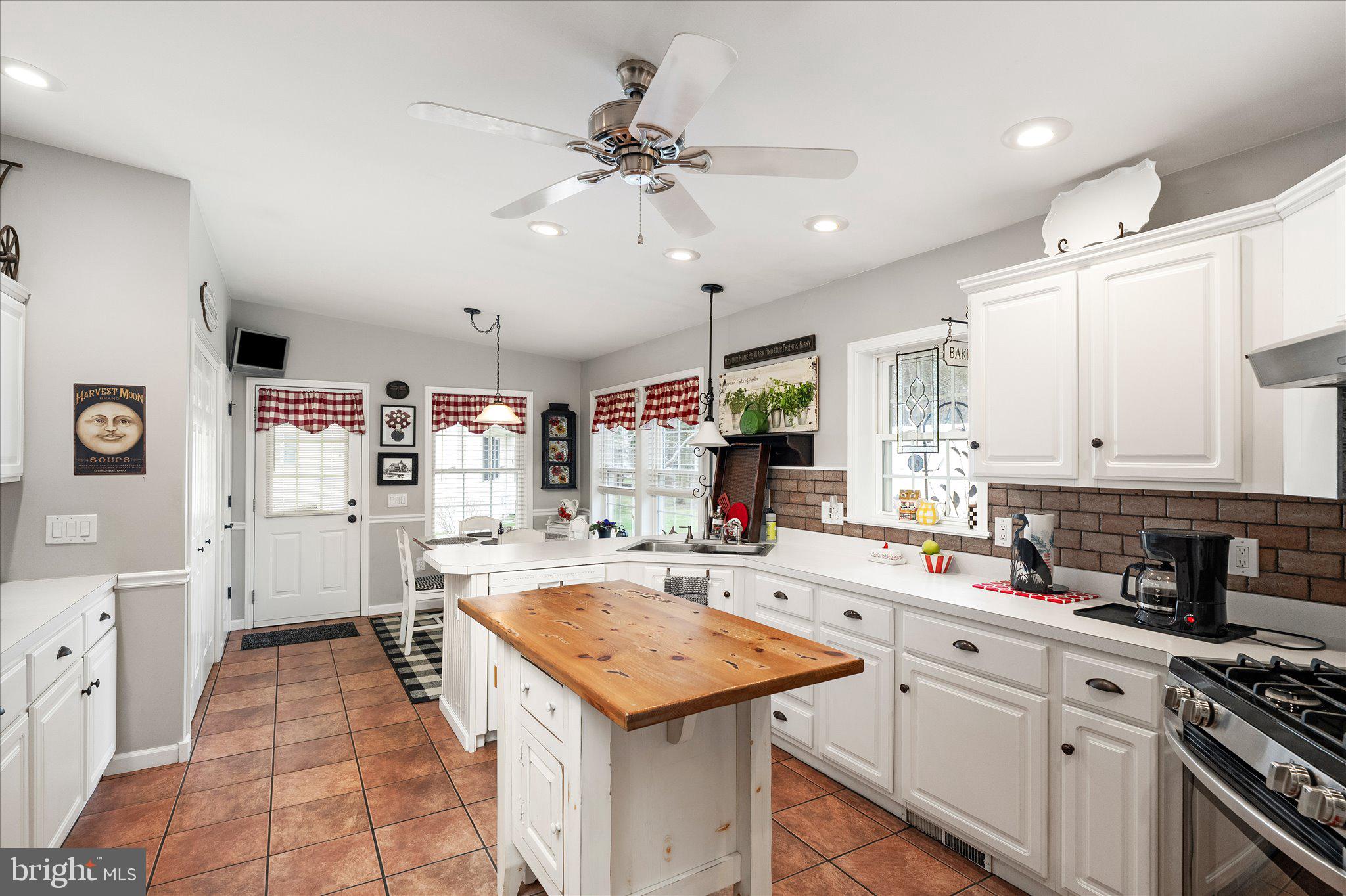 11 Mulberry Drive Cream Ridge, NJ 08514 - Photo 17 of 41