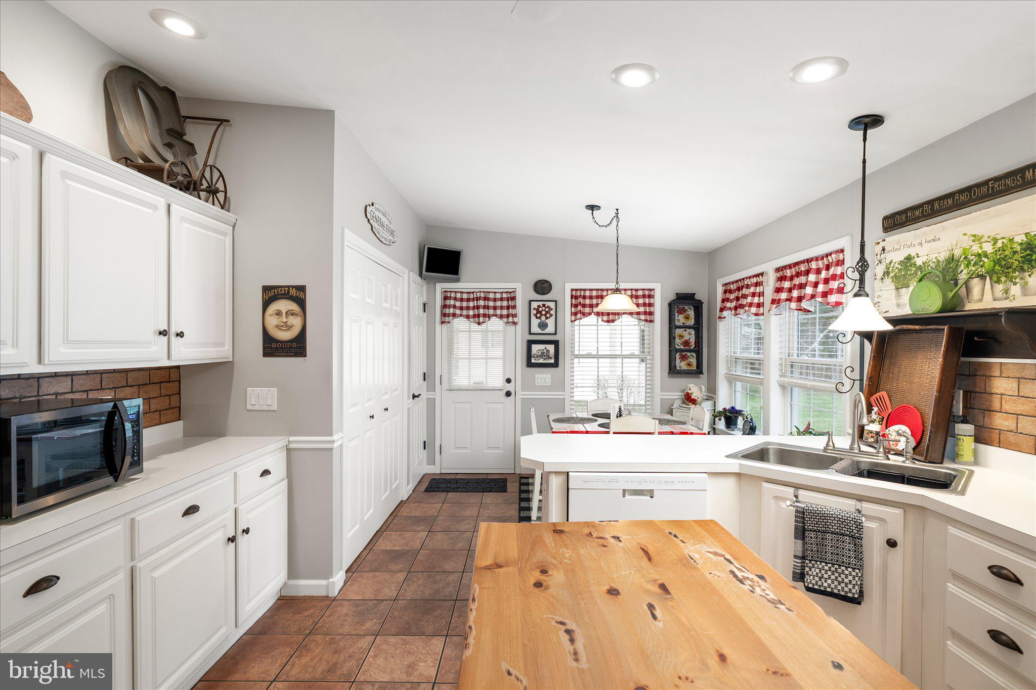 11 Mulberry Drive Cream Ridge, NJ 08514 - Photo 19 of 41