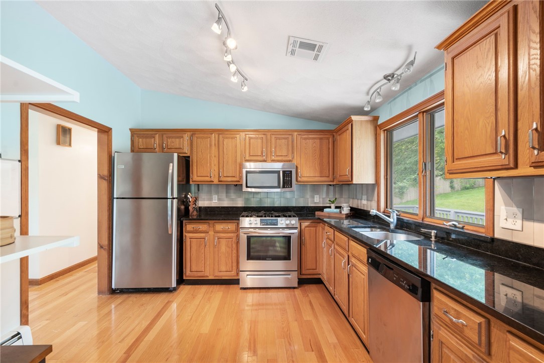 3933 Post Road Warwick, RI 02886 - Photo 8 of 33 Gallery Image 8