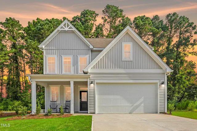 a view of a house with yard and garden