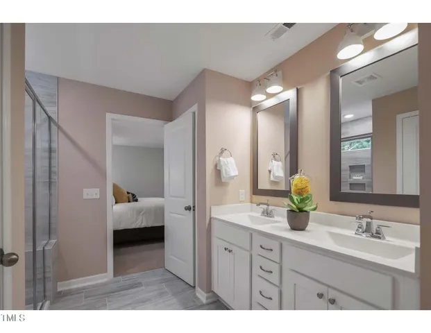 a en suite bathroom with double sink and a mirror