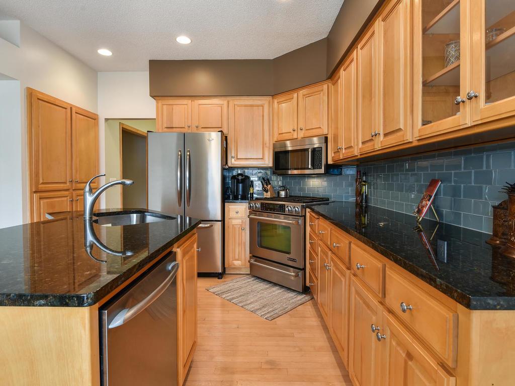 26525 Edgewood Road Excelsior, MN 55331 - Photo 18 of 47