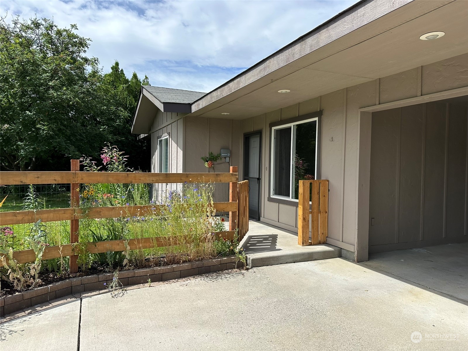 2969 Riviera Boulevard Malaga, WA 98828 - Photo 1 of 17 Gallery Image 1