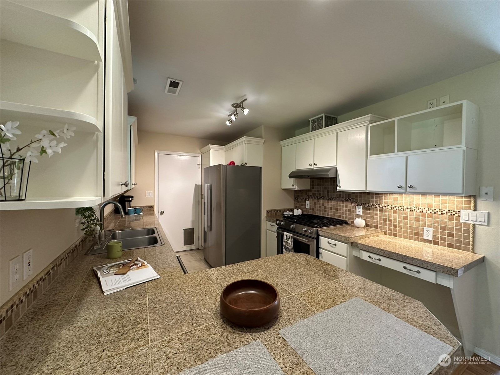 2969 Riviera Boulevard Malaga, WA 98828 - Photo 4 of 17 Gallery Image 4