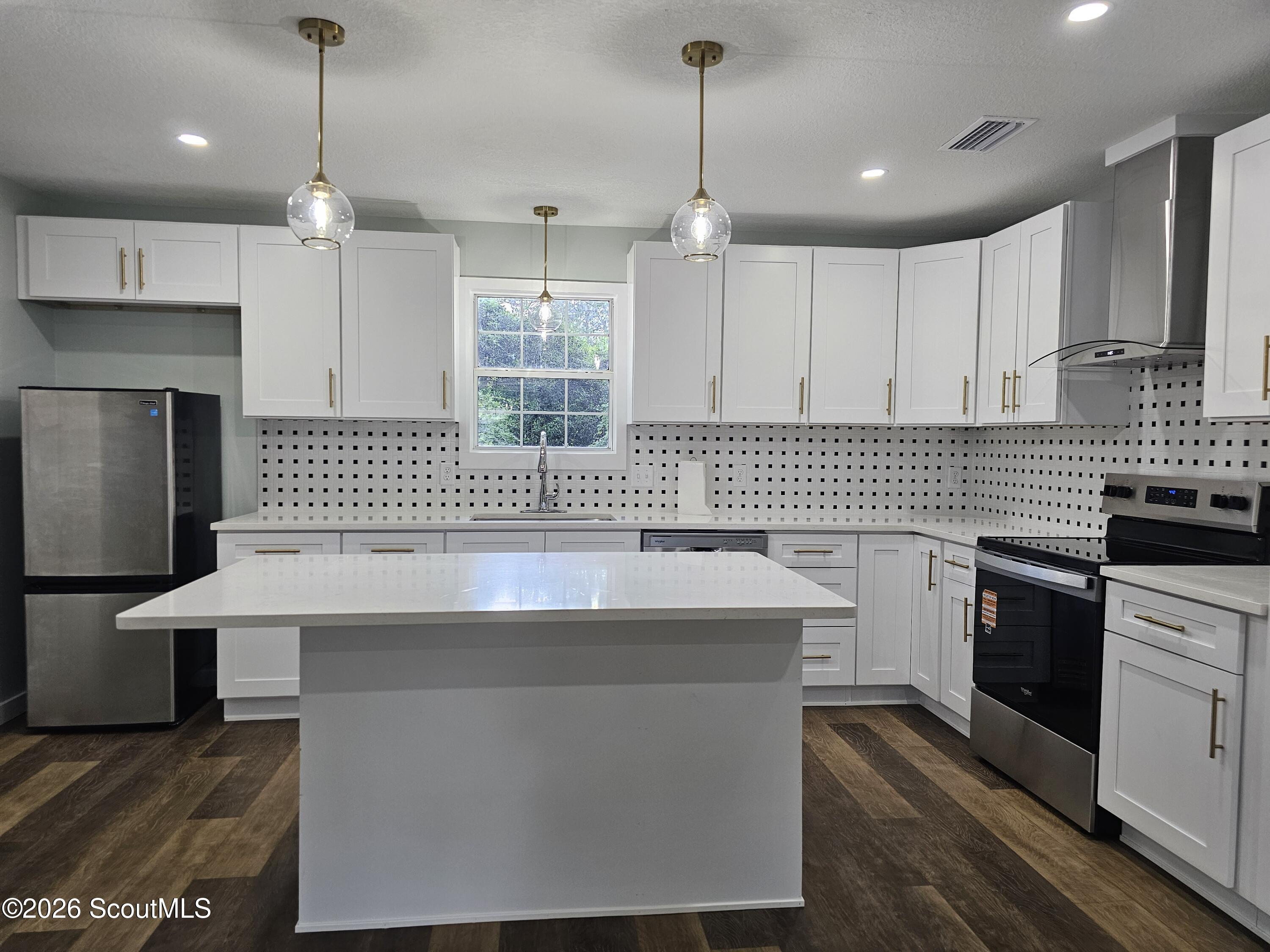 101 Dover Circle Brunswick, GA 31525 - Photo 7 of 32 Kitchen