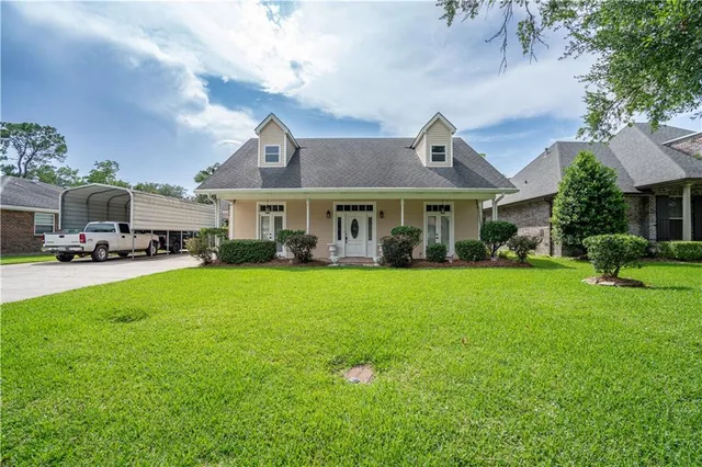 $399,000 | 119 Gondrella Drive, Belle Chasse, LA 70037