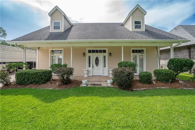 $399,000 | 119 Gondrella Drive, Belle Chasse, LA 70037