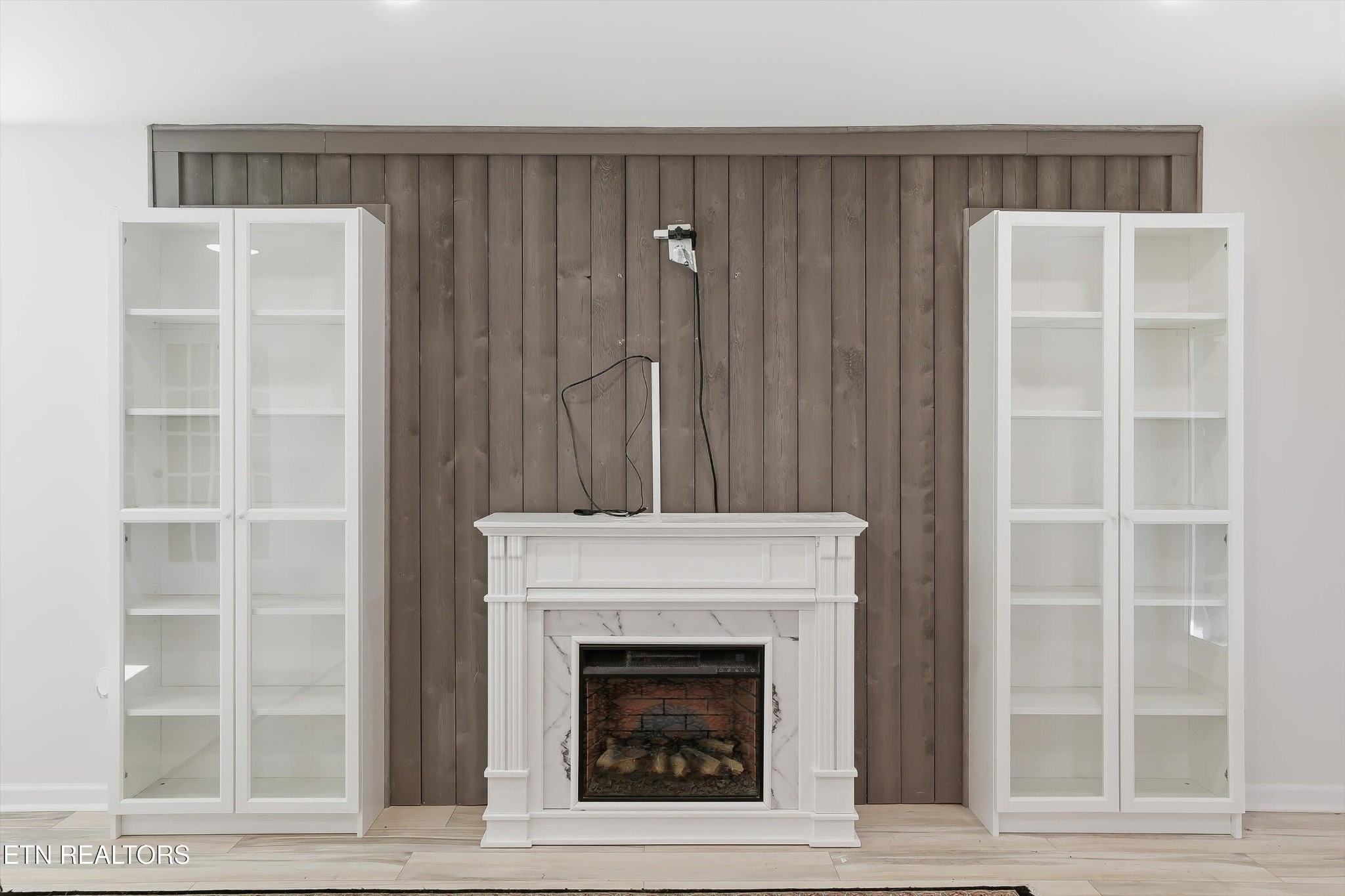 6120 Cline Road Knoxville, TN 37938 - Photo 18 of 29 a living room with a fireplace and a walk in closet