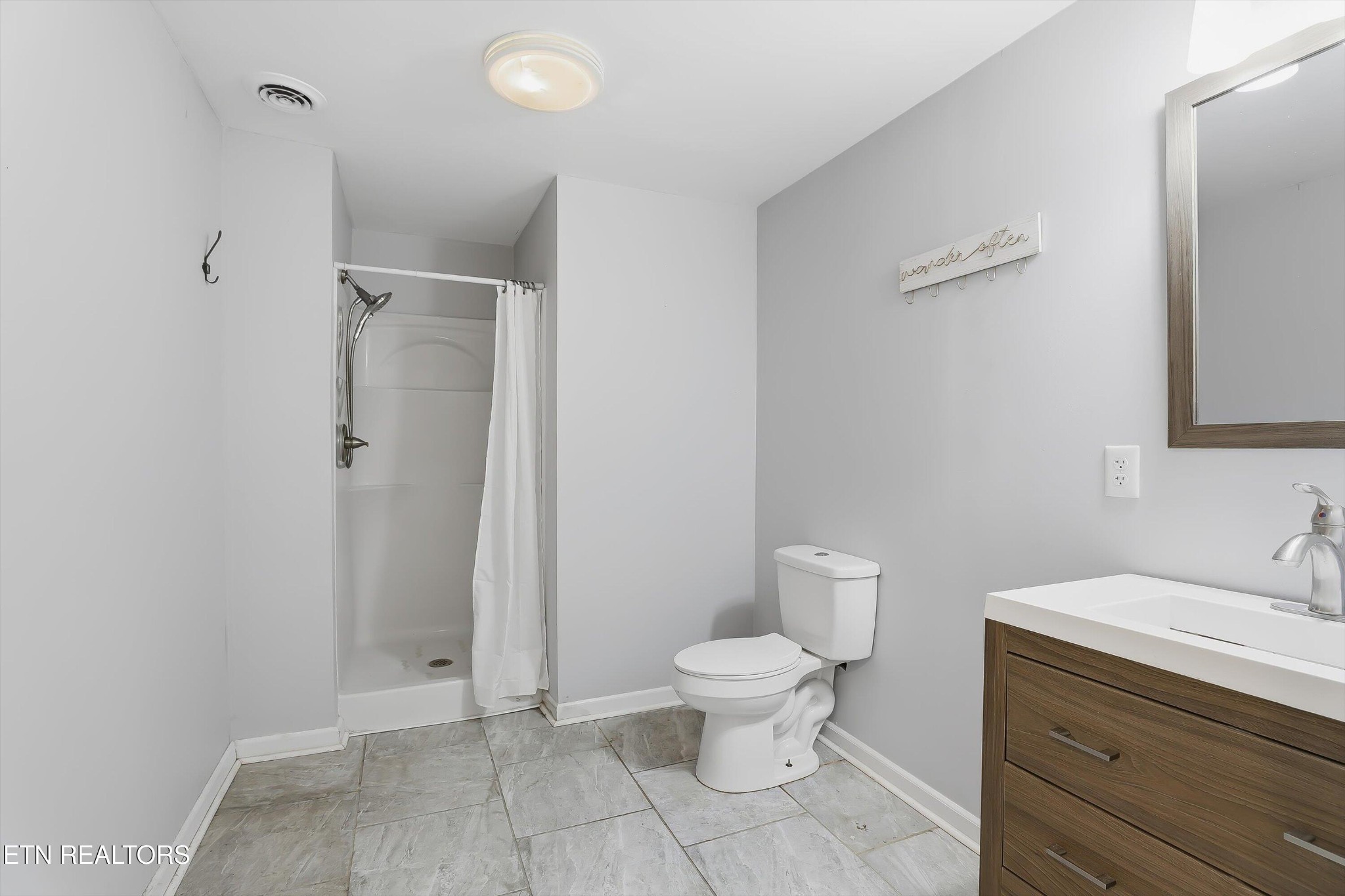 6120 Cline Road Knoxville, TN 37938 - Photo 22 of 29 a bathroom with a toilet sink and shower