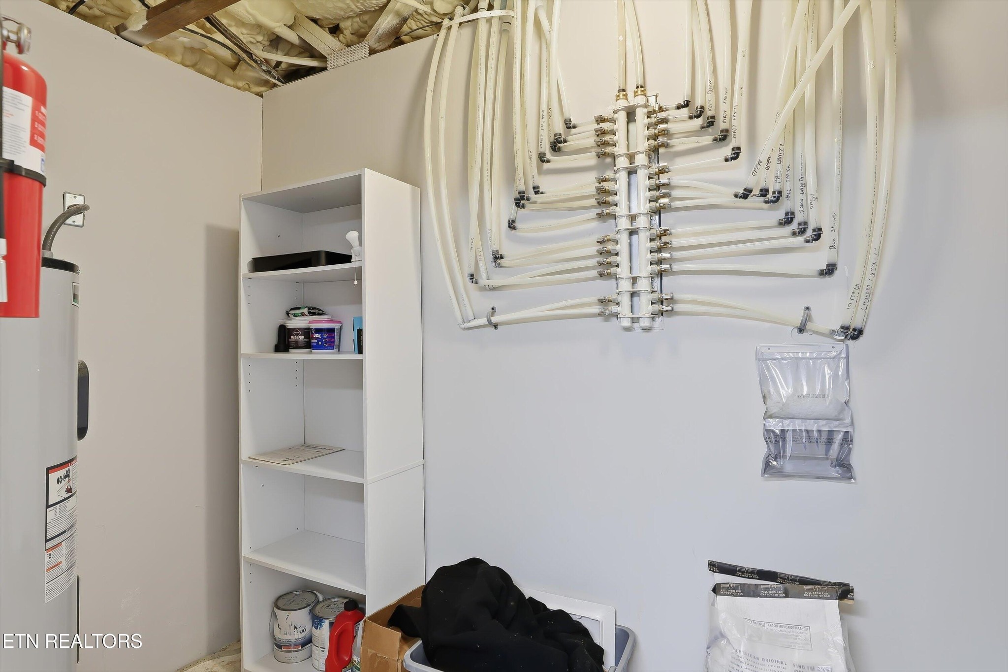 6120 Cline Road Knoxville, TN 37938 - Photo 24 of 29 a view of entryway with workspace