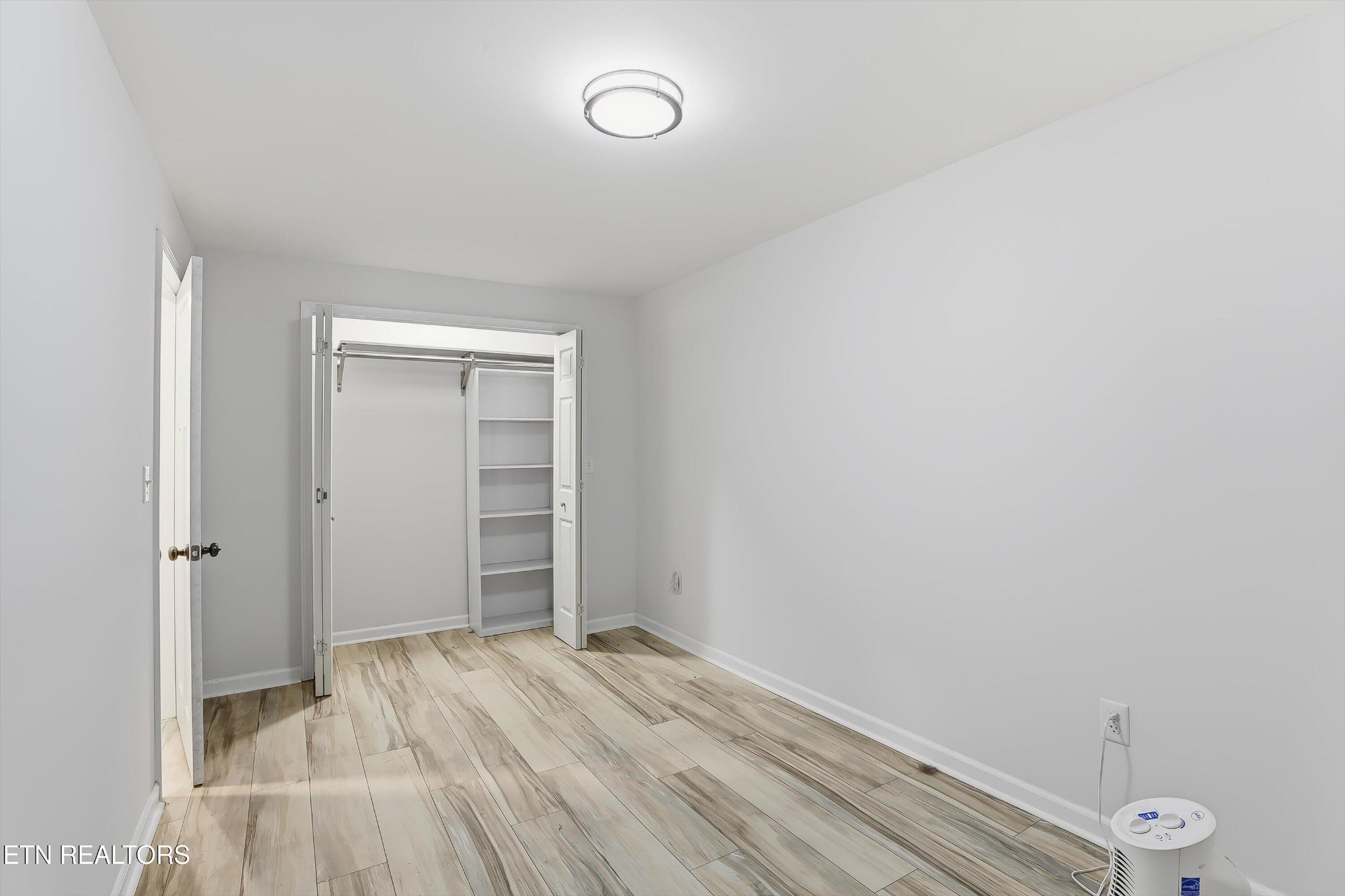6120 Cline Road Knoxville, TN 37938 - Photo 25 of 29 a view of room with wooden floor