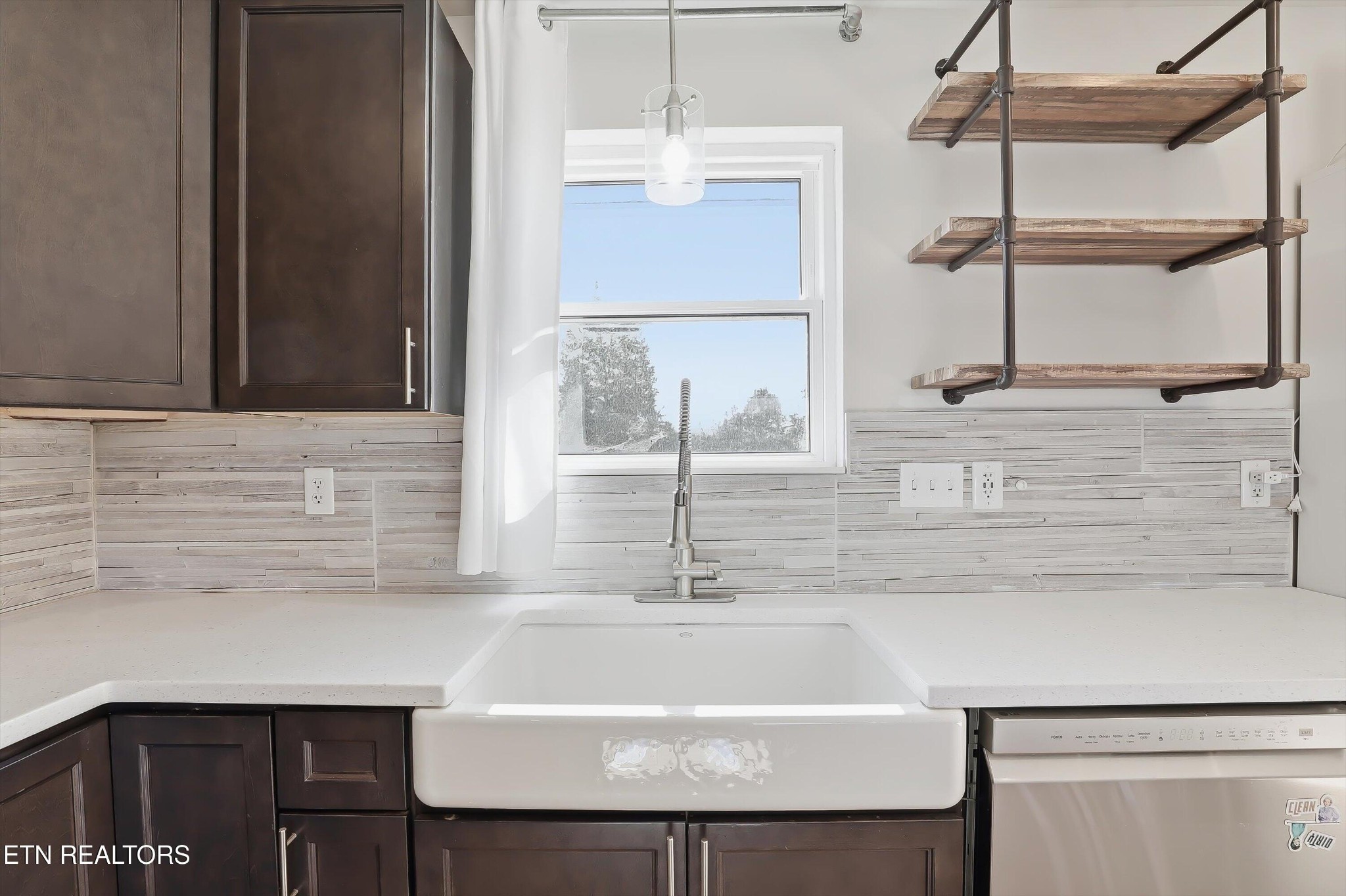 6120 Cline Road Knoxville, TN 37938 - Photo 10 of 29 a bathroom with a sink and a mirror