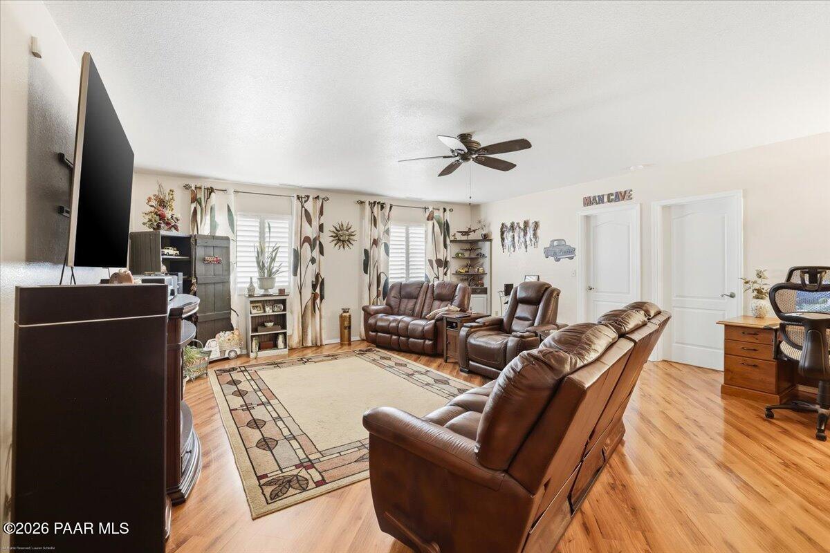 10812 Buckboard Trail Dewey, AZ 86327 - Photo 17 of 30 Family Room