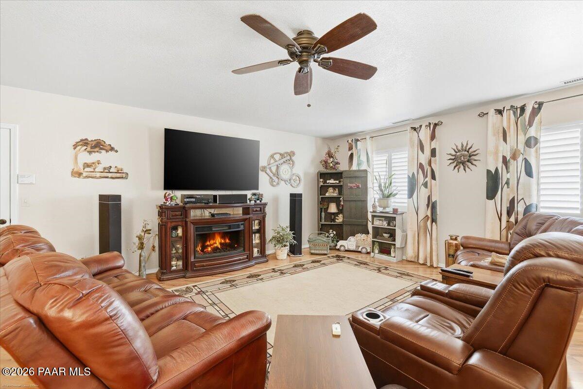 10812 Buckboard Trail Dewey, AZ 86327 - Photo 18 of 30 Family Room