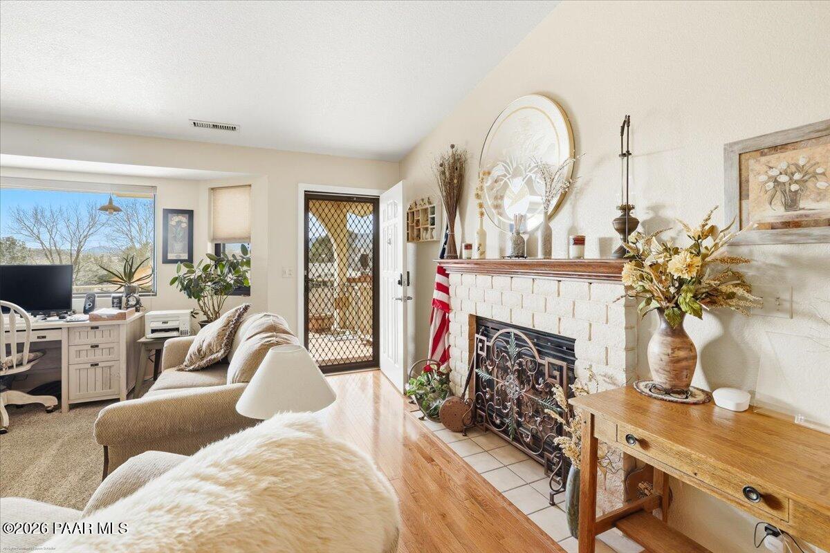 10812 Buckboard Trail Dewey, AZ 86327 - Photo 6 of 30 Living Room