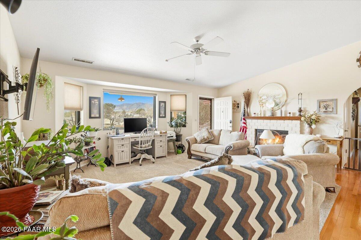 10812 Buckboard Trail Dewey, AZ 86327 - Photo 9 of 30 Living Room
