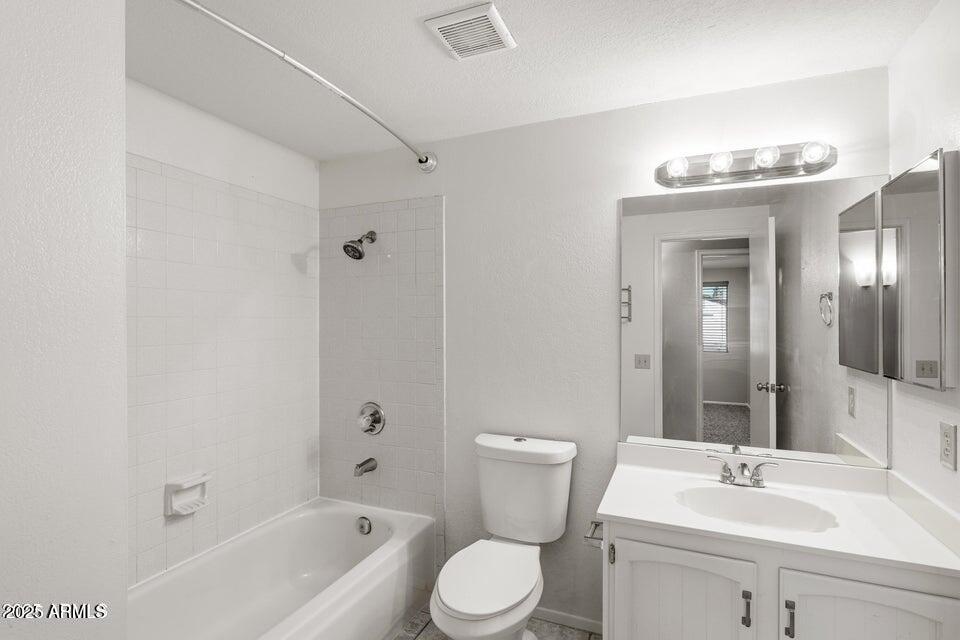 1525 West El Alba Way Chandler, AZ 85224 - Photo 19 of 33 a bathroom with a toilet sink and bathtub