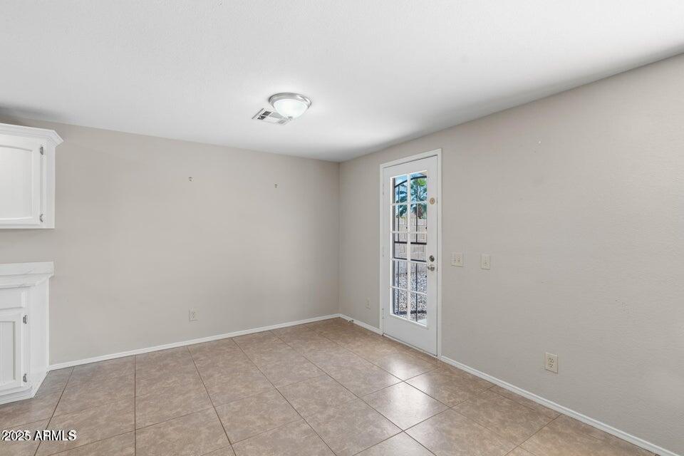 1525 West El Alba Way Chandler, AZ 85224 - Photo 30 of 33 an empty room with windows