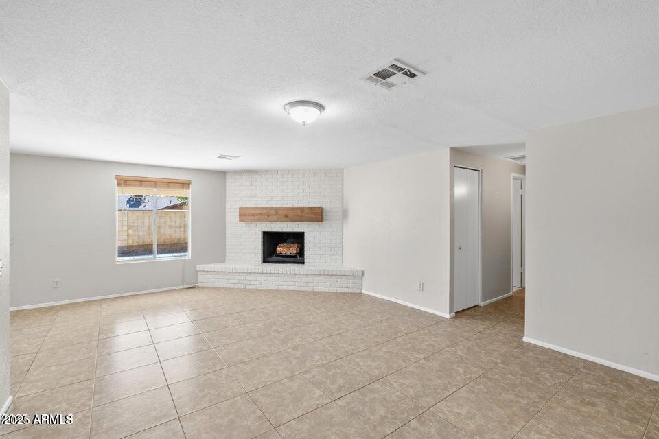 1525 West El Alba Way Chandler, AZ 85224 - Photo 9 of 33 an empty room with windows and fireplace