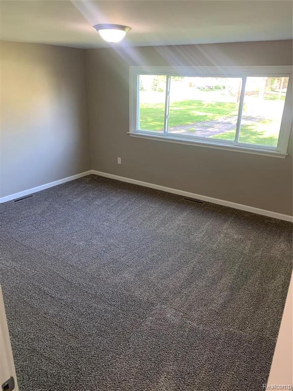 4456 Dublin Road Burton, MI 48529 - Photo 12 of 21