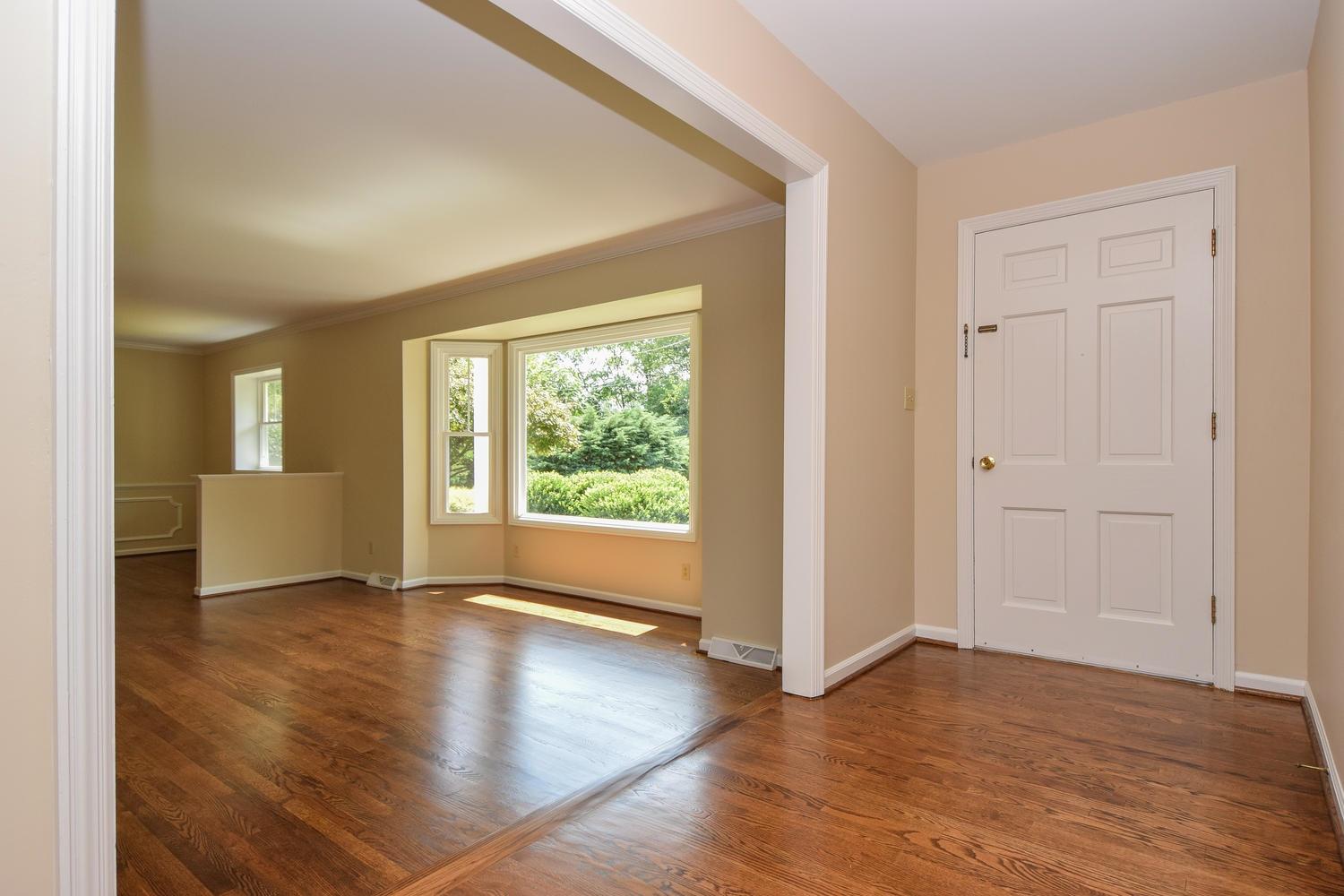 5423 Wynne Road Roanoke, VA 24018 - Photo 2 of 31 2
