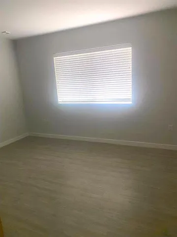 a view of empty room with window