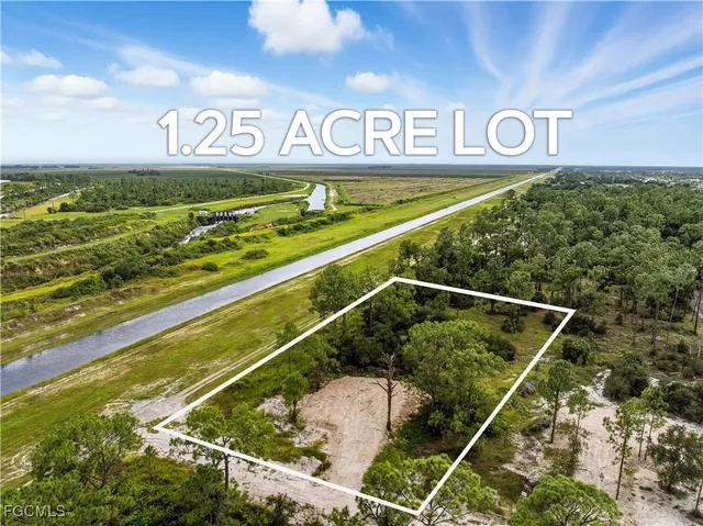 a view of a tennis court