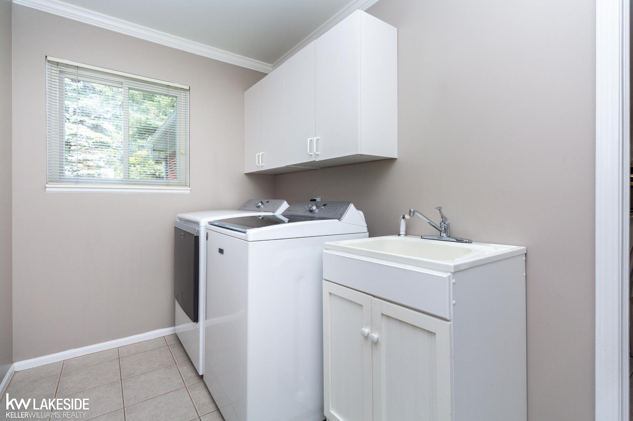 2925 Manorwood Road Troy, MI 48085 - Photo 42 of 70 50184901-9e1eca34-bddc-4a1d-9dec-d4038ba137f9.JPG