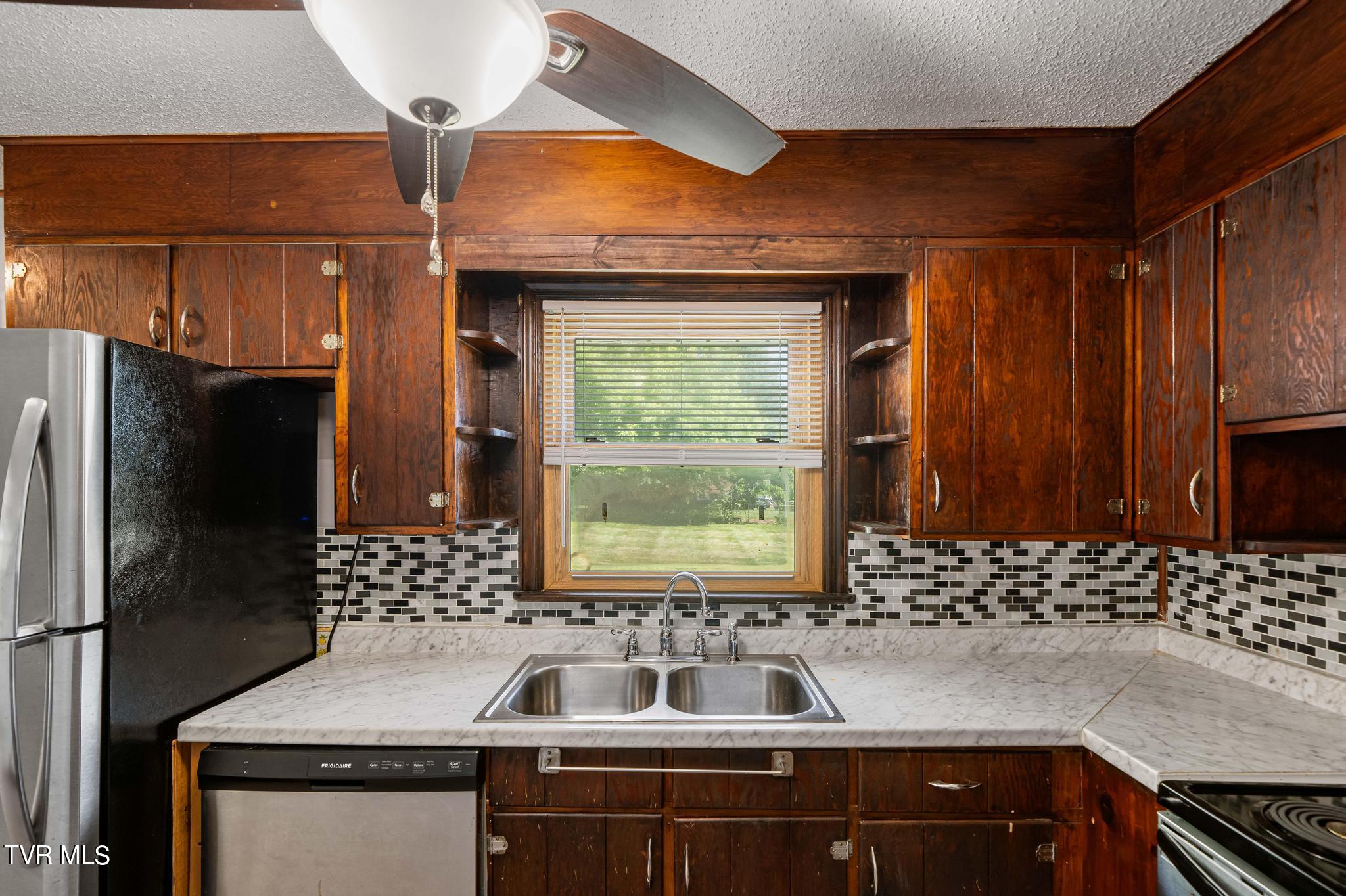 422 Gap Creek Road Elizabethton, TN 37643 - Photo 11 of 26 422 Gap Creek Road (27 of 40)